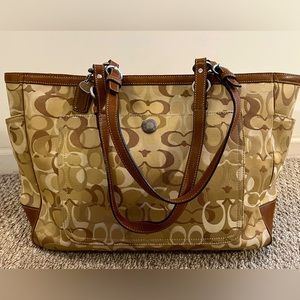 Coach Optic Signature Bag in Brown/Cream
MSRP $398.00 Style #6429